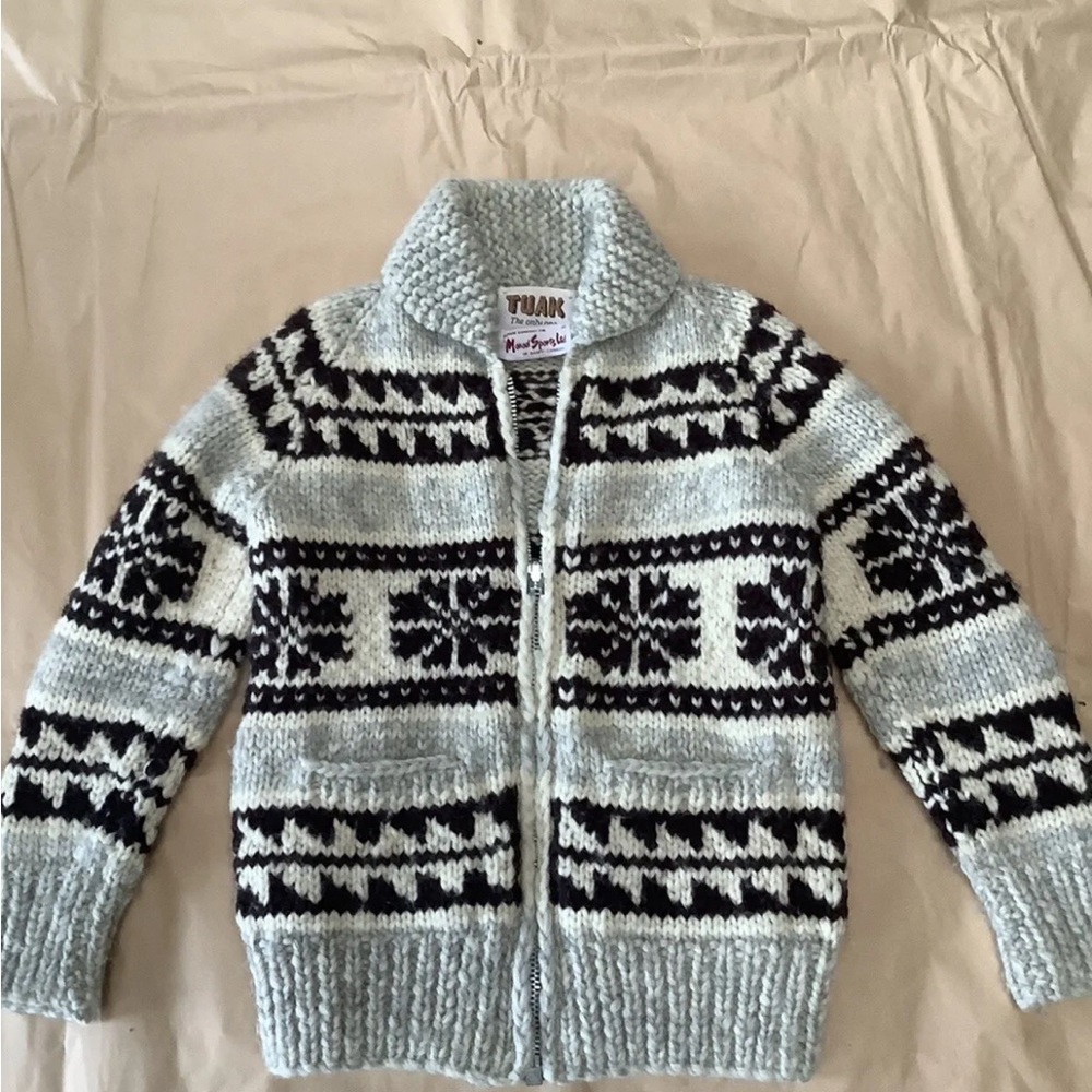 Gorgeous Vintage Cowichan TUAK 100% virgin wool sweater.